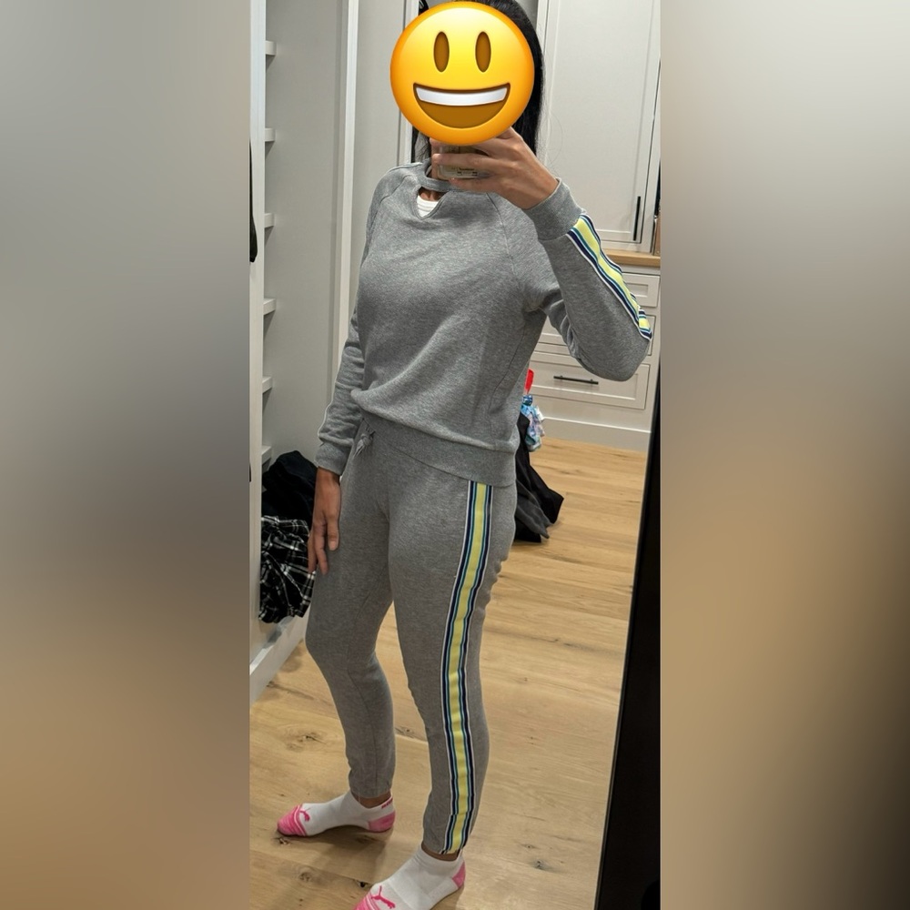 2 piece set.  Sweatshirt and sweatpants.